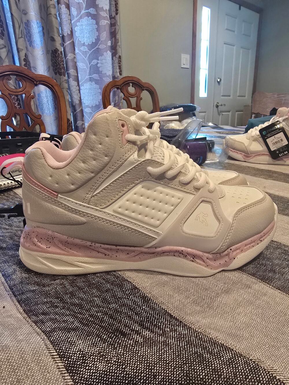 And1Girls  Assist 6.0 sneakers white with pink and gray accents size 4 NWT